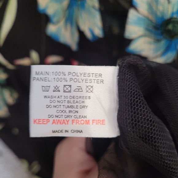 NWOT PrettyLittleThing dress - Picture 9 of 9